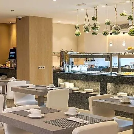 Ilunion Auditori Szálloda 3*