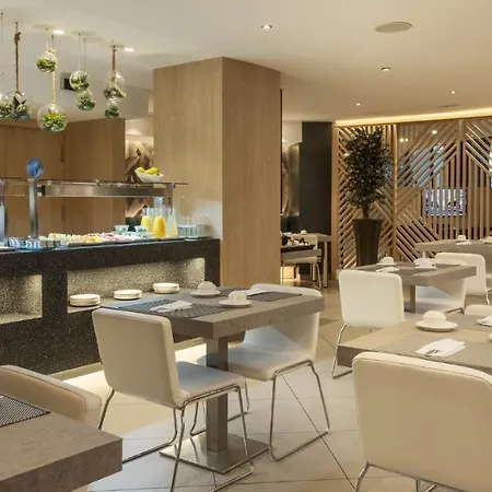 Otel Ilunion Auditori 3*